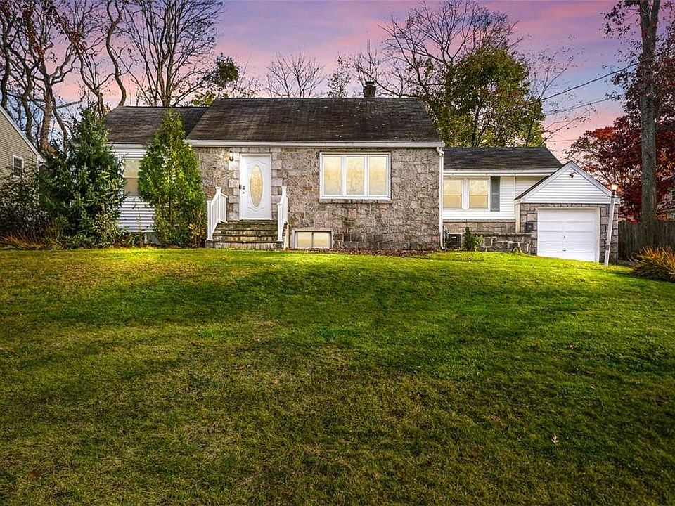 1st image of 12 Willow Drive