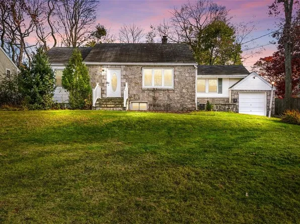 12 Willow Drive, Suffern, NY 10901