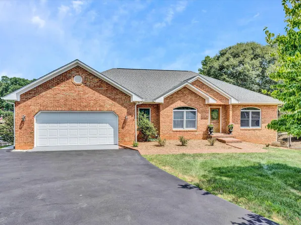 559 Boxwoodgreen Dr, Wirtz, VA 24184
