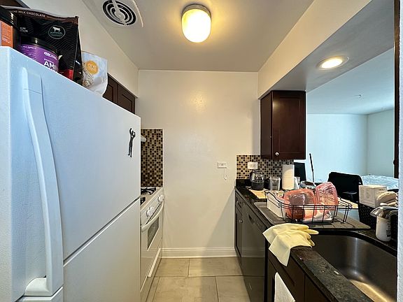 2nd image of 3710 N Pine Grove Ave #605