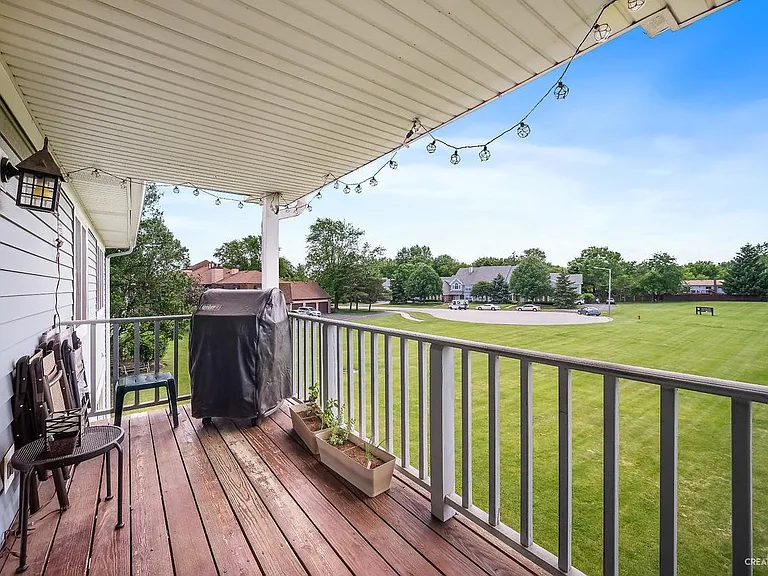 5S510 Scots Dr #17D — Photo 11