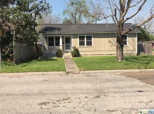 1612 Mesquite Ln, Victoria, TX 77901