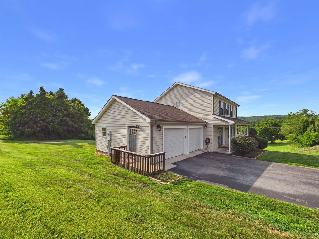 209 Rolling Hills Dr, Christiansburg, VA - View 3