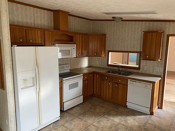 2nd image of 255 Harbor Landing Dr