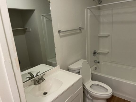 3rd image of 212 W Underwood Ave