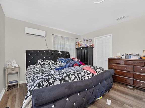 5th image of 202 9TH STREET NE