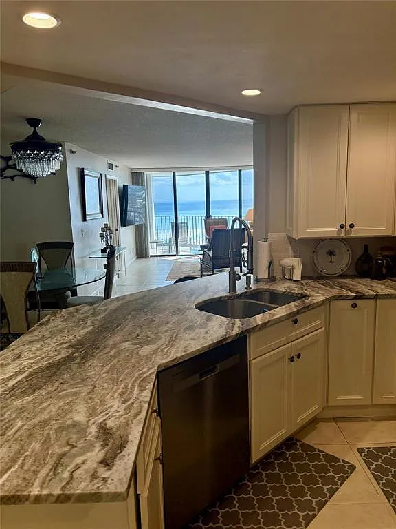 2 bed, 2.0 bath, 1209 sqft, $4,500 — Photo 3