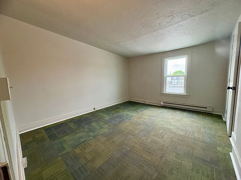 923 W Princess St — Photo 26