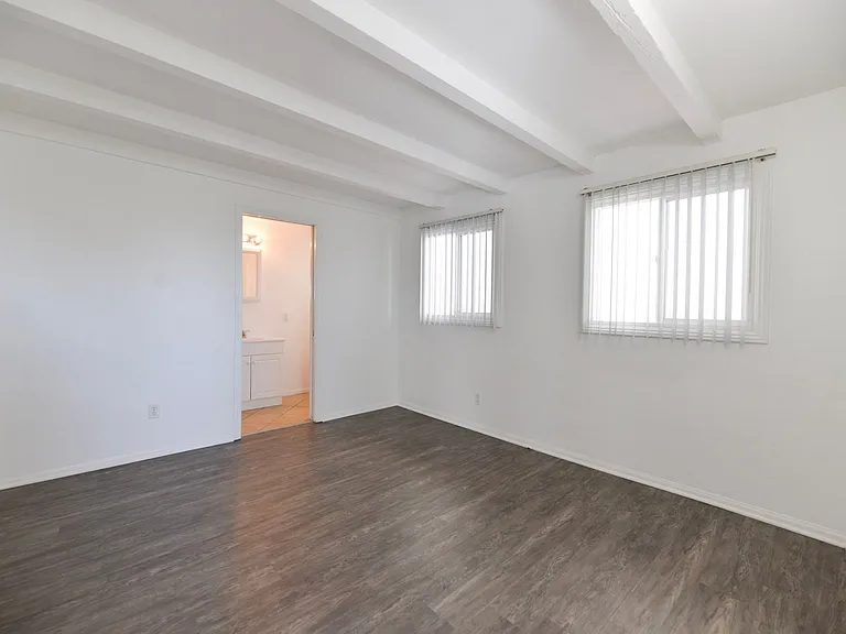 2601 S. El Camino Real — Photo 17