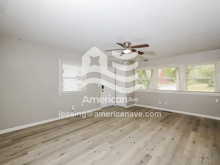1446538_005_wm_-_living_room_13137812.jpg