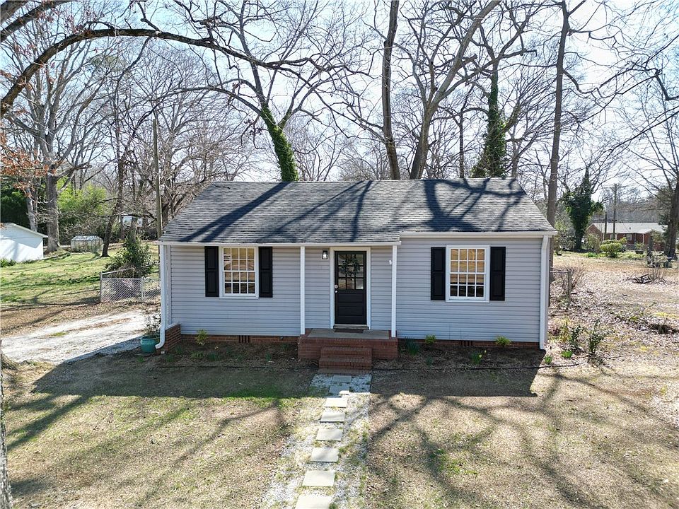 1st image of 826 Greenville St