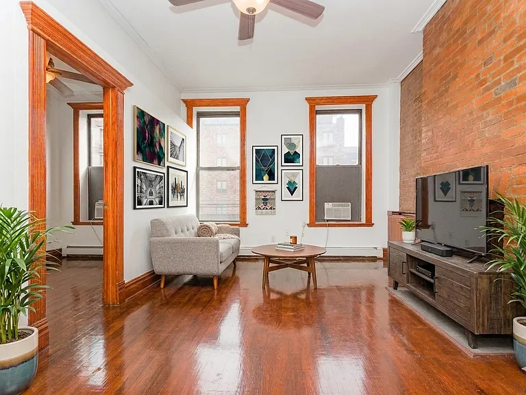 1079 Broadway #2B — Photo 1