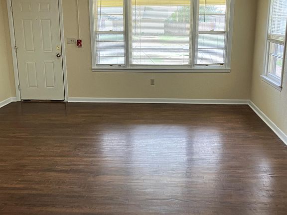 4th image of 300 Juanita St