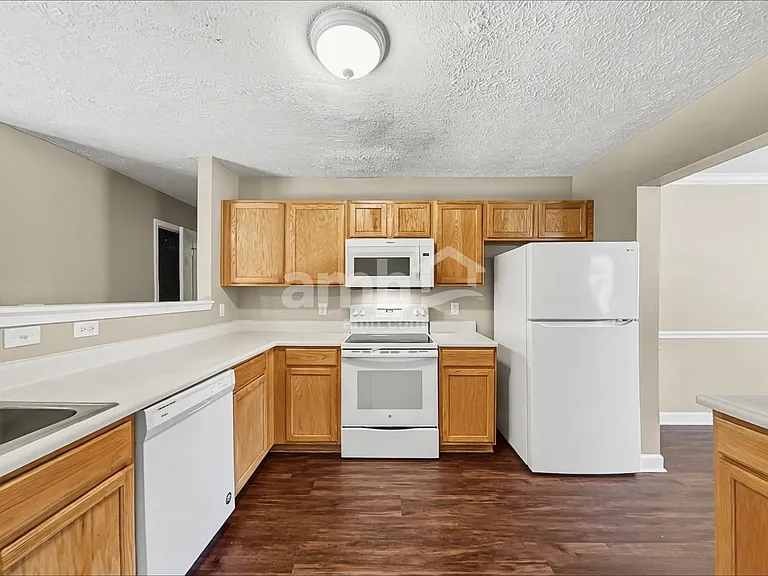 8028 Meadowview Ln — Photo 3