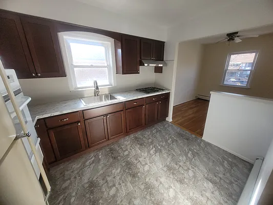 Rented by Halvatzis Realty | media 1