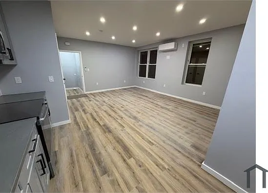 1044 Manor Ave #1 — Photo 7