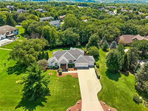 4304 Timberwood Dr, West Des Moines, IA 50265