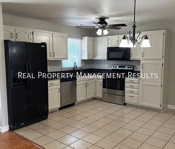 2841 Squire Ln — Photo 5