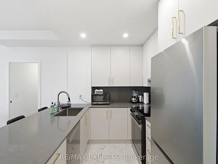 208 Queens Quay W #2211 — Photo 9