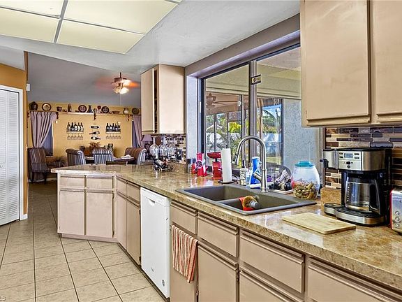 5th image of 108 SE 21st Pl