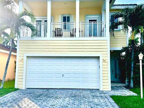 3rd image of 396 NE 33RD Terrace