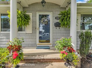 292 Edgemoor Rd, Belford, NJ 07718