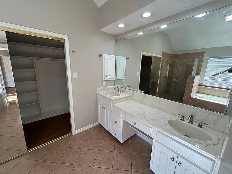 4217 Oak Grove Dr — Photo 19