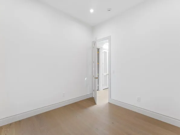 83 Liberty Place image 30 of 43