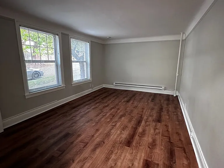 705 E Thomas St — Photo 4