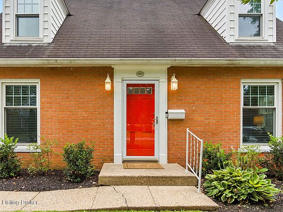 4th image of 2520 Clarendon Ave