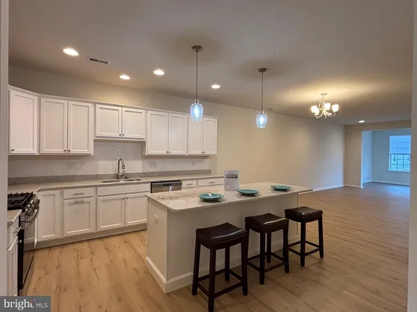 9 Prestwick Ln, Williamstown, NJ 08094