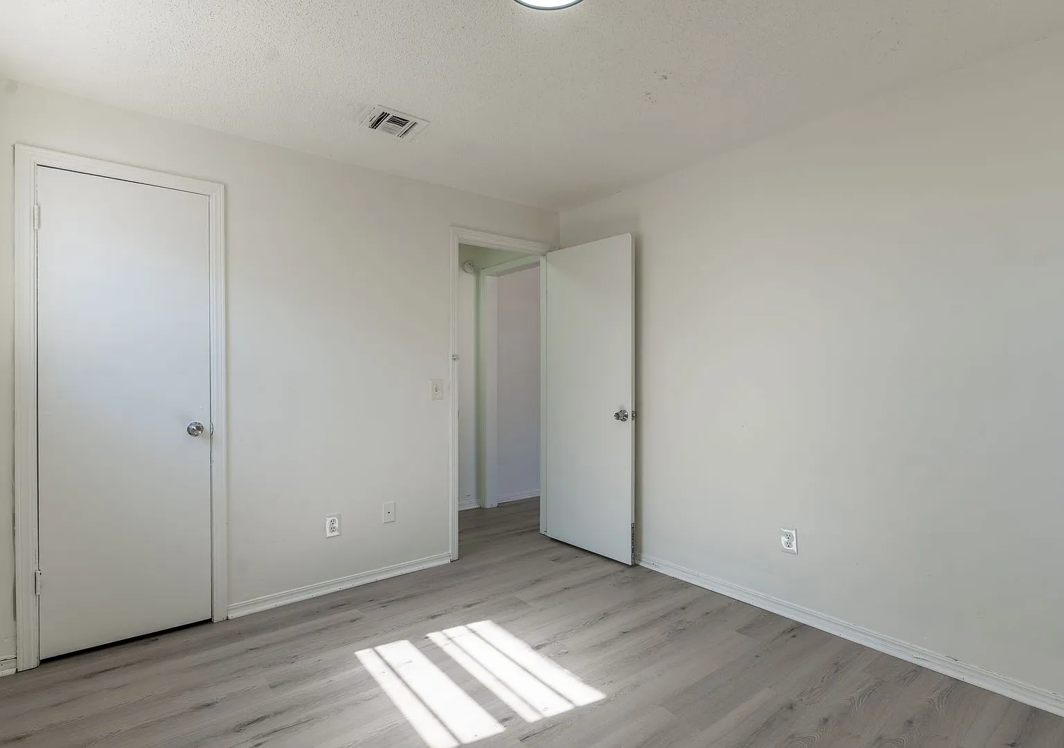 5113 S. Briarwood Drive — Photo 3