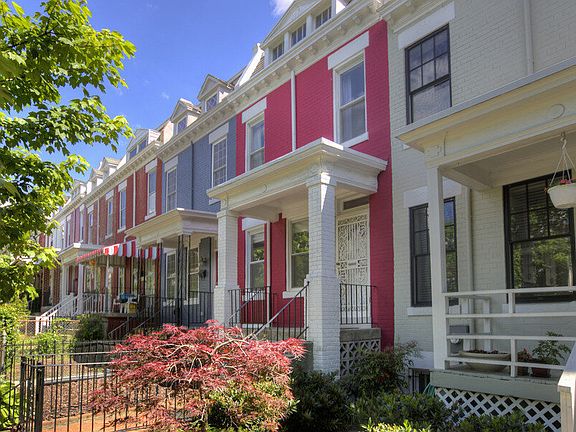 2nd image of 770 Hobart Pl NW