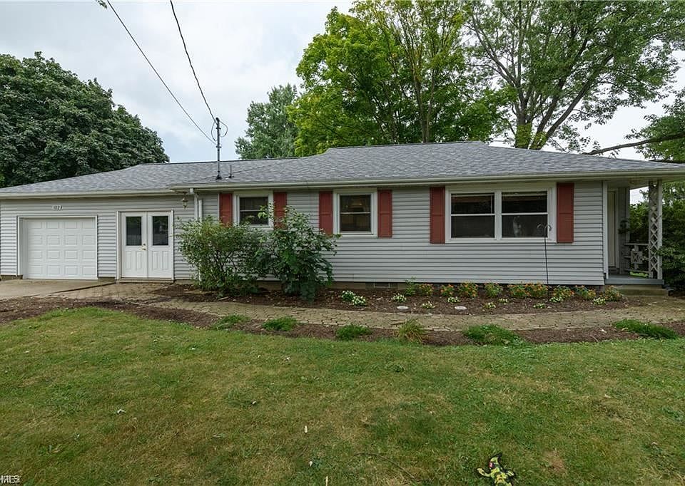 1st image of 102 Fahrney St
