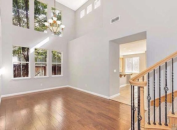 4th image of 876 Rose Dr