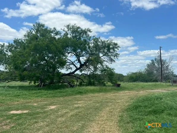 4612 County Road 117, Floresville, TX 78114