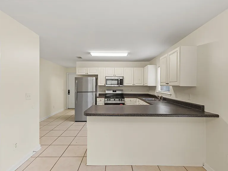 735 Putnam Dr #2 — Photo 8