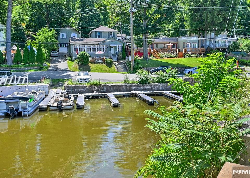 1st image of 52 Sterling Rd