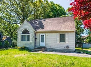 40 Amvets Ave, Falmouth, MA 02540