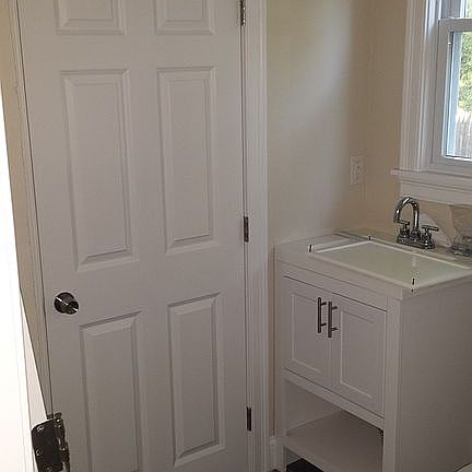 3rd image of 131 Laurel St