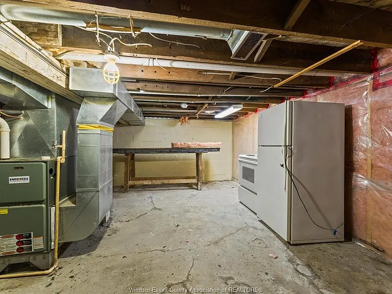 890 Howard Ave — Photo 41