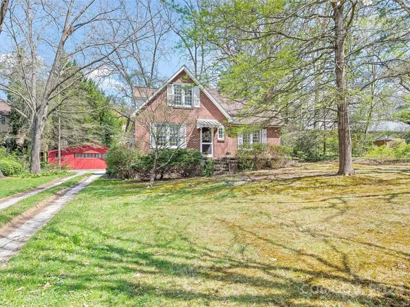 61 Overbrook St, Waynesville, NC 28786