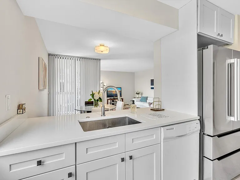2455 Lindell Blvd #3401 — Photo 15