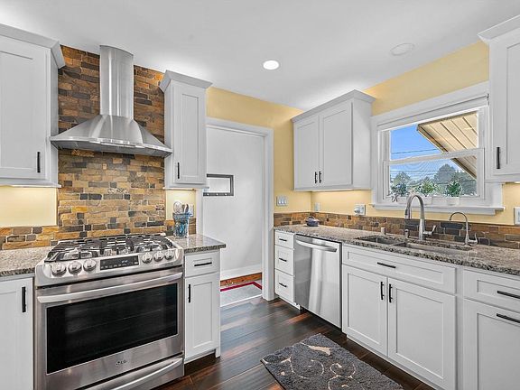 3rd image of 9417 W Schlinger AVENUE