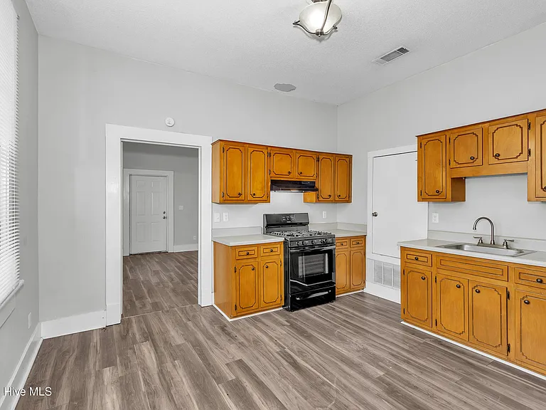 240 Ellis St #A — Photo 5