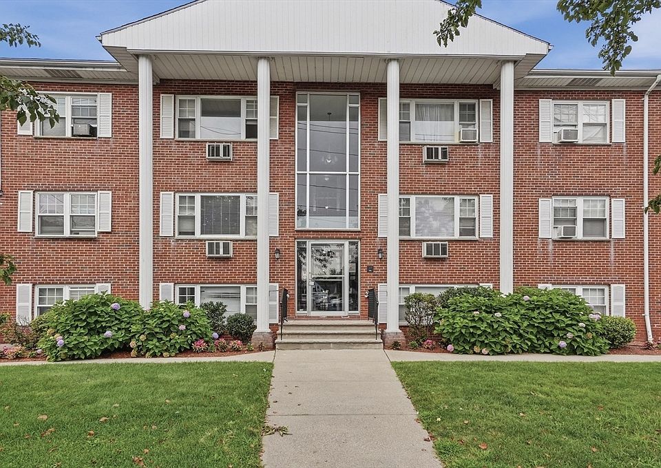 1st image of 924 Main St APT 12