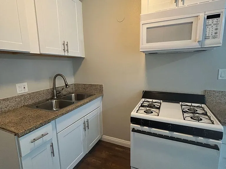 933 S Roberts St — Photo 7