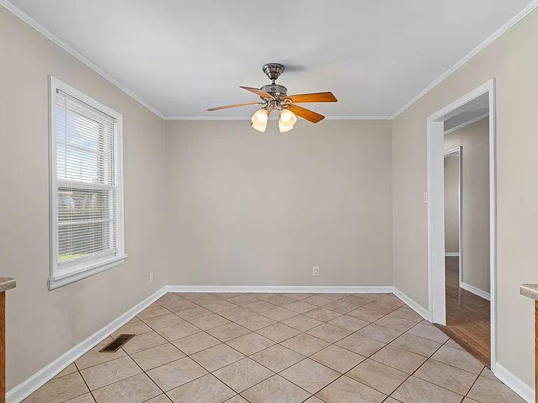 612 Eason Ave — Photo 6