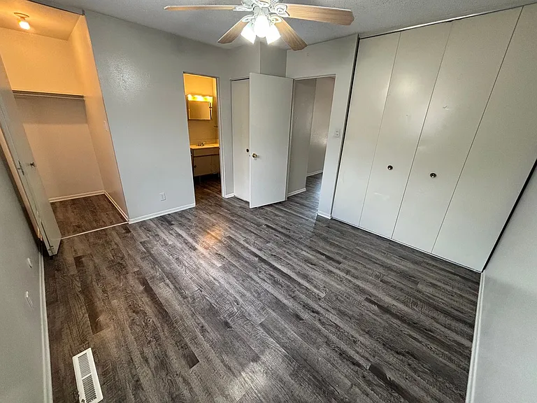 Taylor St Apartment — Photo 48