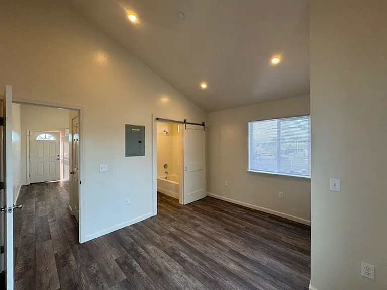 967 W Harris St — Photo 17